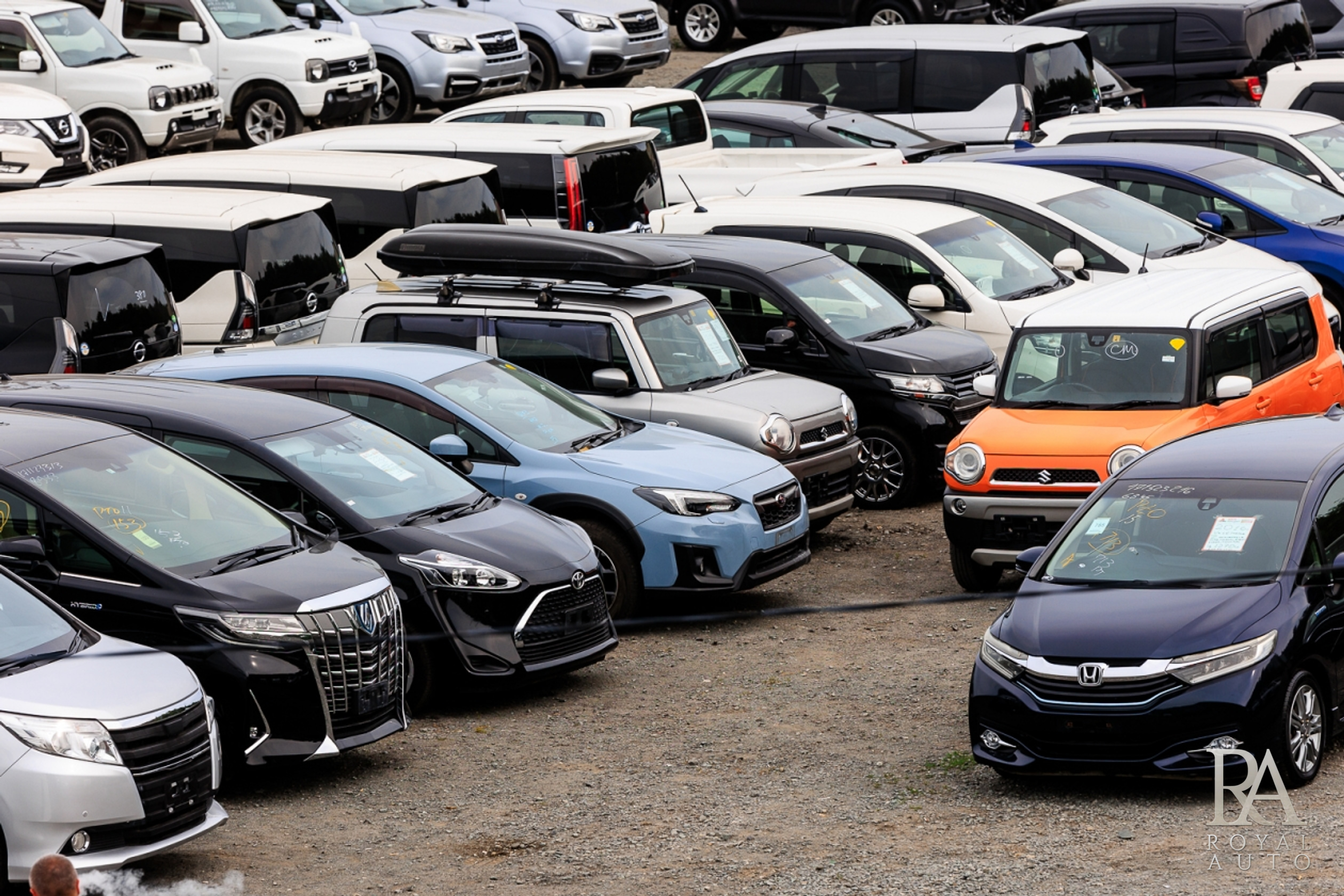 Японские автомобили с пробегом на стоянке: Toyota Alphard, Toyota Sienta, Subaru XV, Suzuki Hustler, Honda Shuttle — Royal Auto
