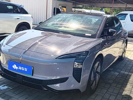 Hongqi EH7 — пример автомобиля из объявления китайского рынка