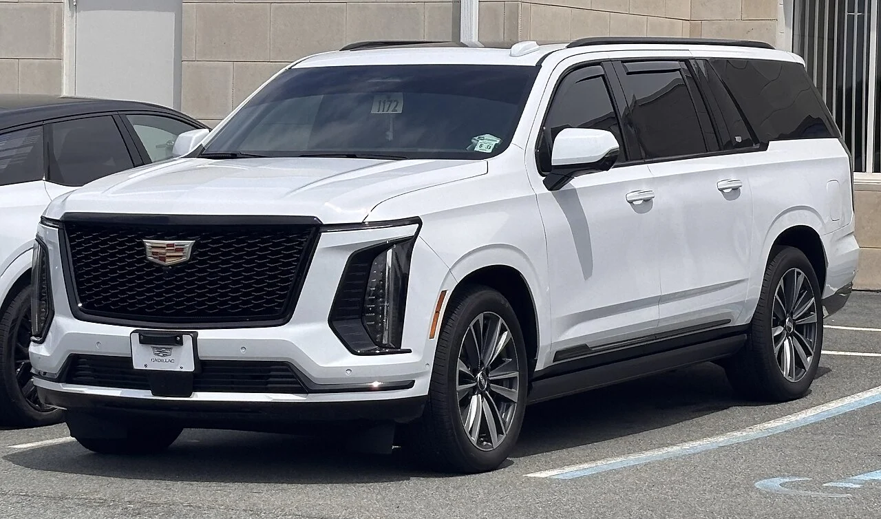 Cadillac Escalade — иллюстрация модели; поколение и комплектация объявления могут отличаться