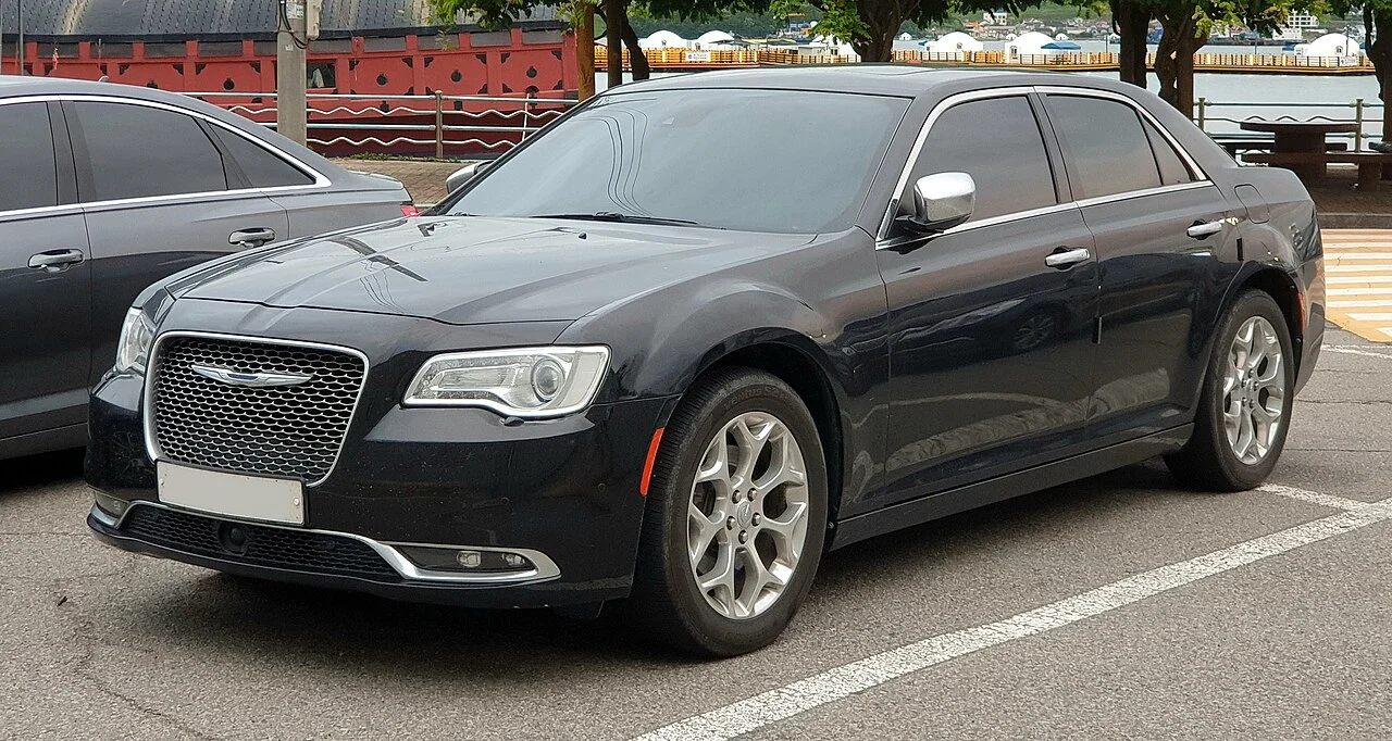Chrysler 300C — иллюстрация модели; поколение и комплектация объявления могут отличаться