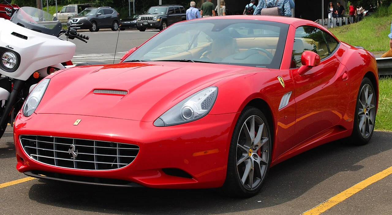 Ferrari California — иллюстрация модели; поколение и комплектация объявления могут отличаться