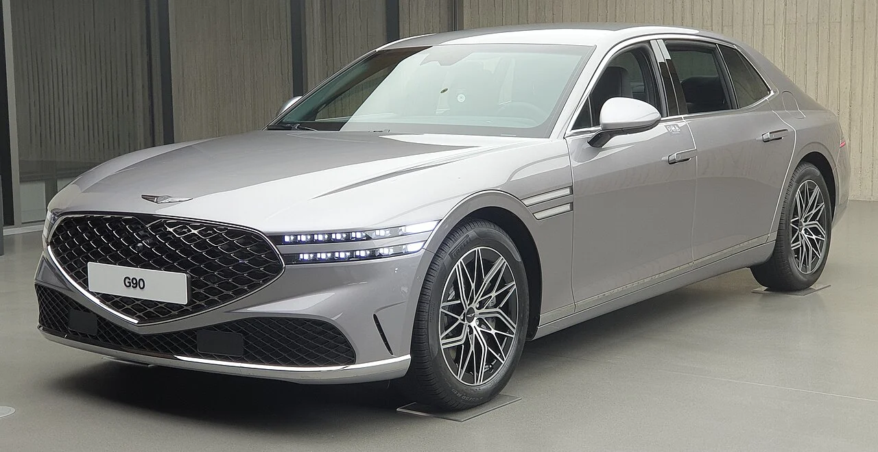 Genesis G90 — иллюстрация модели; поколение и комплектация объявления могут отличаться
