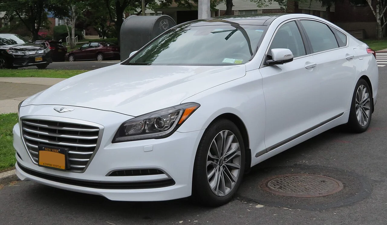 Hyundai Genesis — иллюстрация модели; поколение и комплектация объявления могут отличаться
