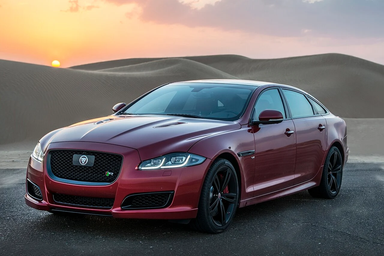 Jaguar XJ — иллюстрация модели; поколение и комплектация объявления могут отличаться