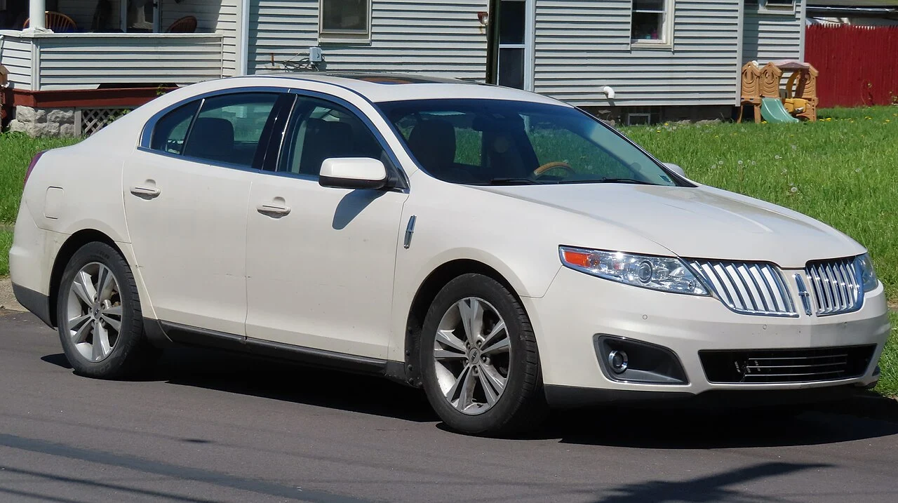 Lincoln MKS — иллюстрация модели; поколение и комплектация объявления могут отличаться