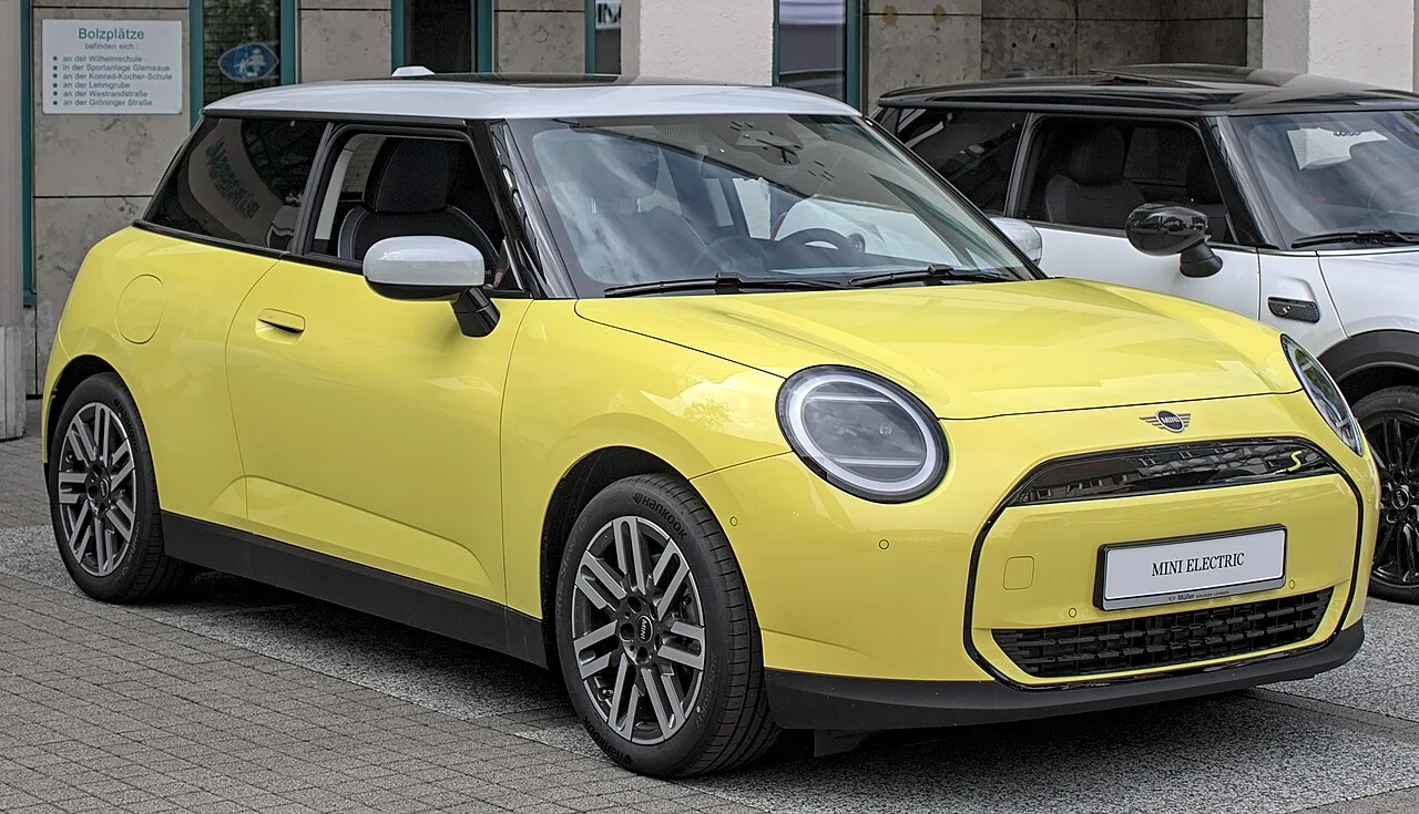 MINI Cooper — иллюстрация модели; поколение и комплектация объявления могут отличаться