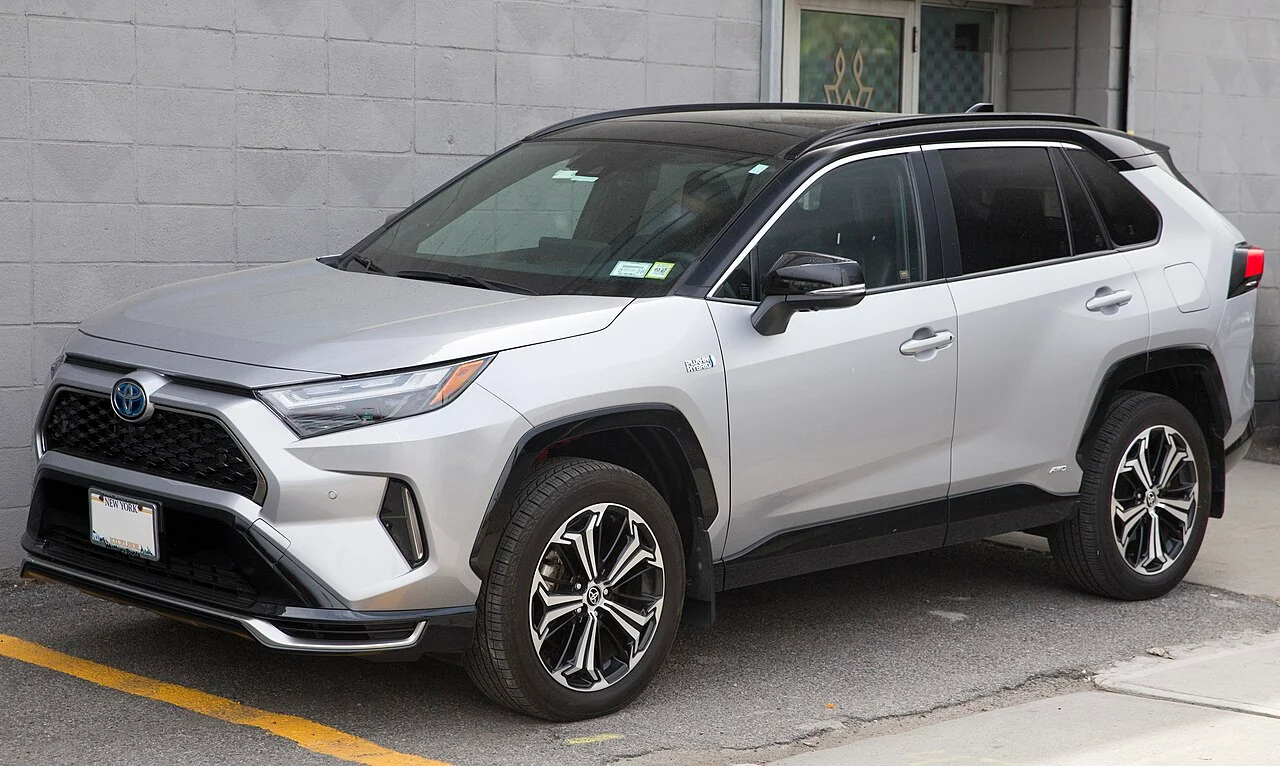 Toyota RAV4 — иллюстрация модели; поколение и комплектация объявления могут отличаться