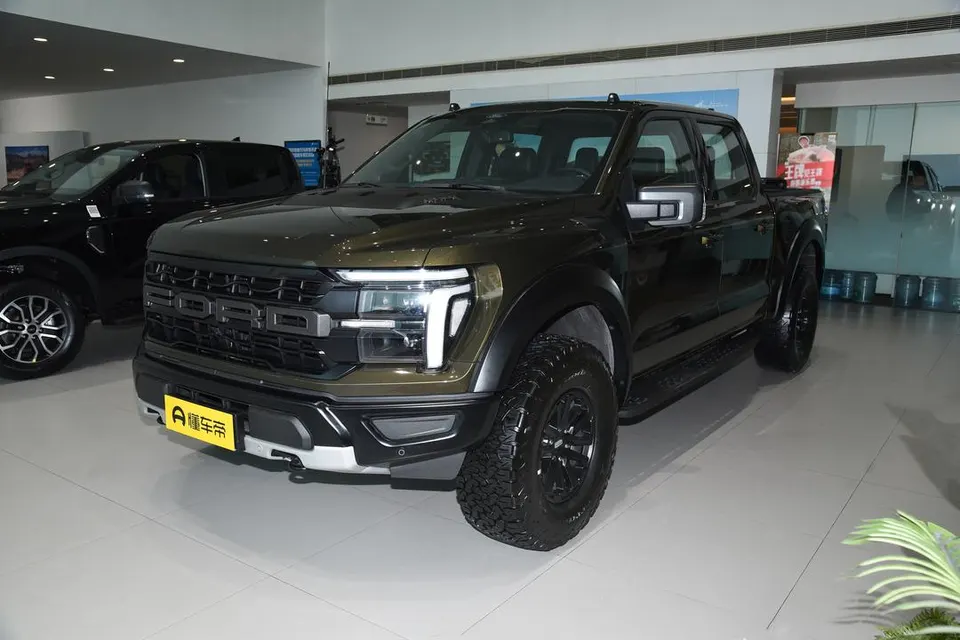Ford F-150 Raptor — пример автомобиля с китайского рынка; комплектация выбранного объявления может отличаться