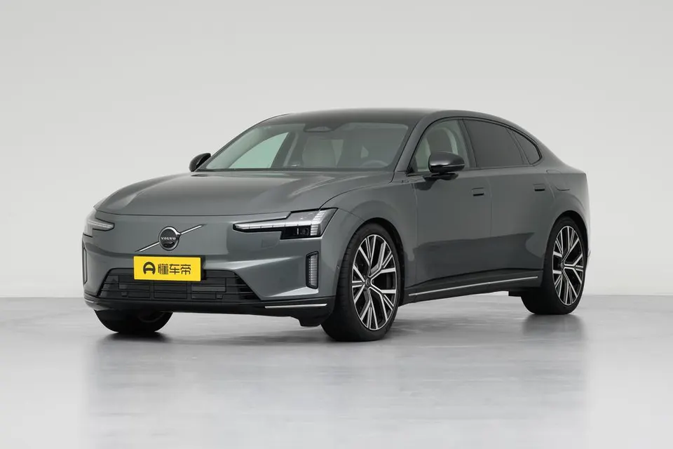 Volvo ES90 — пример автомобиля с китайского рынка; комплектация выбранного объявления может отличаться