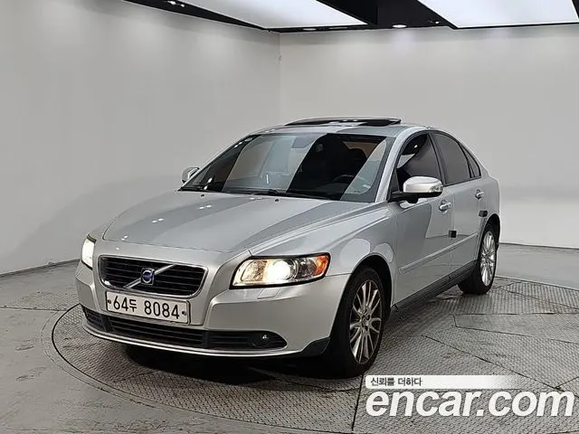 Volvo S40 — пример автомобиля с корейского рынка; комплектация выбранного объявления может отличаться