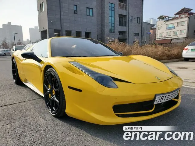 Ferrari 458 — пример автомобиля с корейского рынка; комплектация выбранного объявления может отличаться