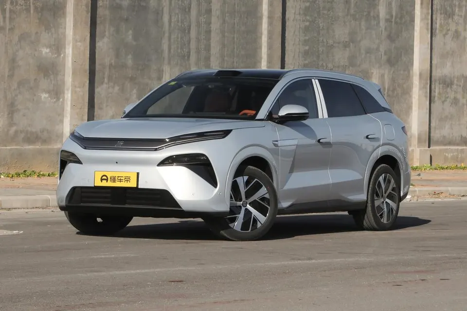 BYD Tang L EV — пример автомобиля с китайского рынка; комплектация выбранного объявления может отличаться