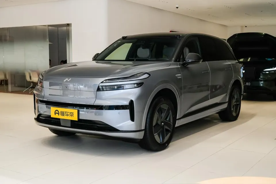 Onvo L90 — пример автомобиля с китайского рынка; комплектация выбранного объявления может отличаться