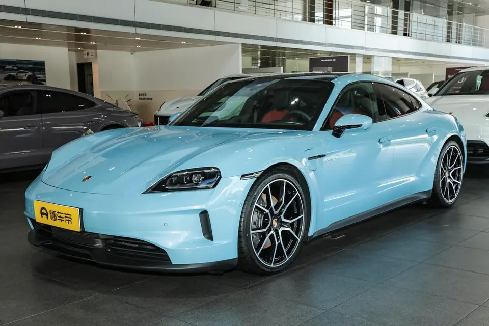 Porsche Taycan — пример автомобиля с китайского рынка; комплектация выбранного объявления может отличаться
