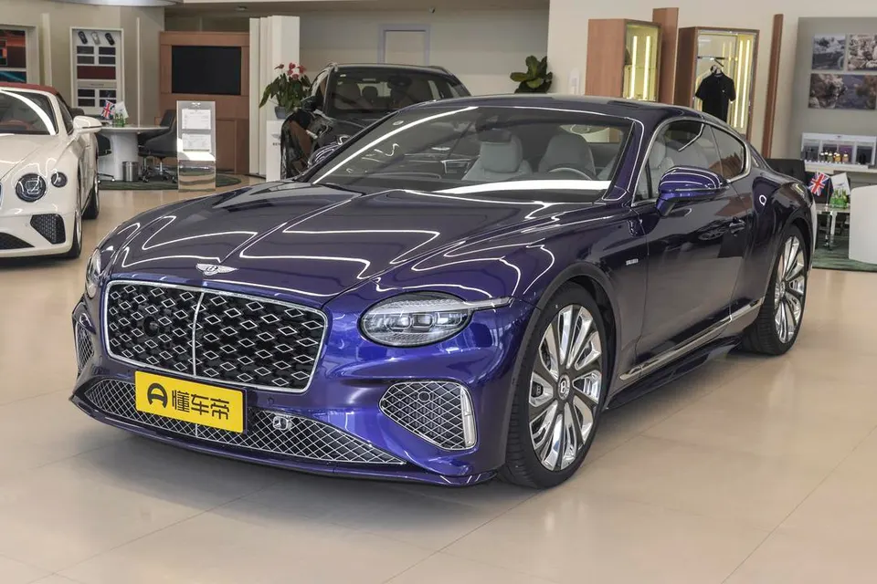 Bentley Continental PHEV — пример автомобиля с китайского рынка; комплектация выбранного объявления может отличаться