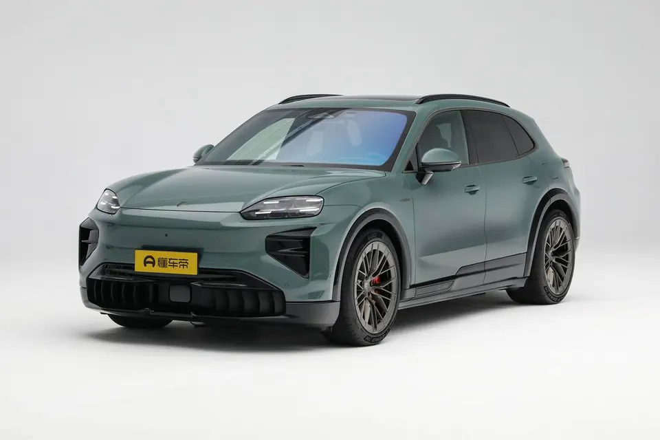 Porsche Cayenne EV — пример автомобиля с китайского рынка; комплектация выбранного объявления может отличаться