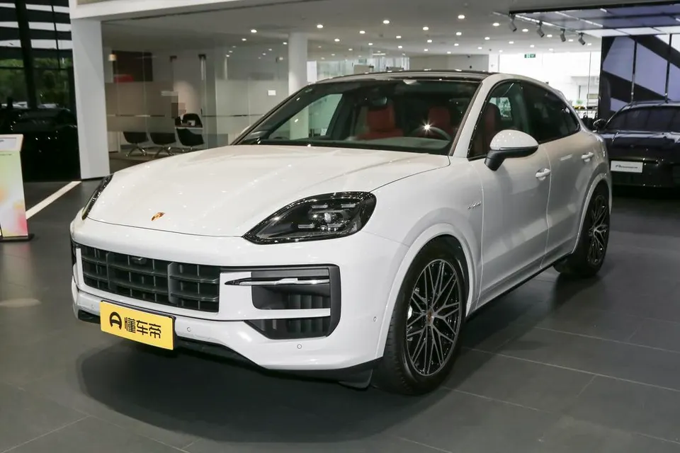 Porsche Cayenne Coupé E-Hybrid — пример автомобиля с китайского рынка; комплектация выбранного объявления может отличаться