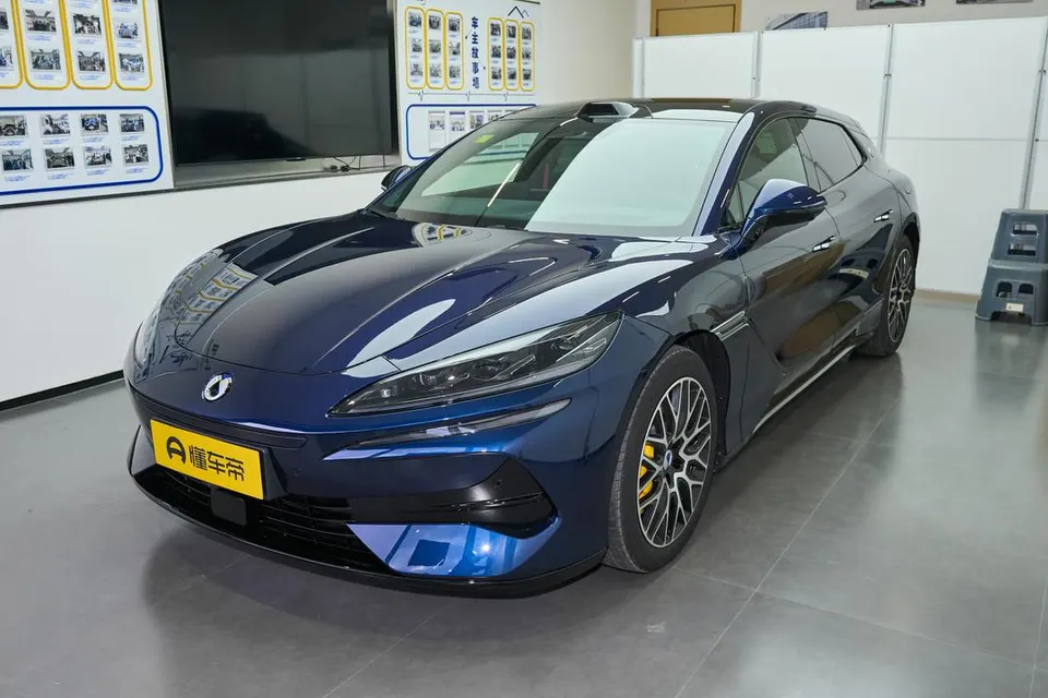 Denza Z9 GT DM — пример автомобиля с китайского рынка; комплектация выбранного объявления может отличаться