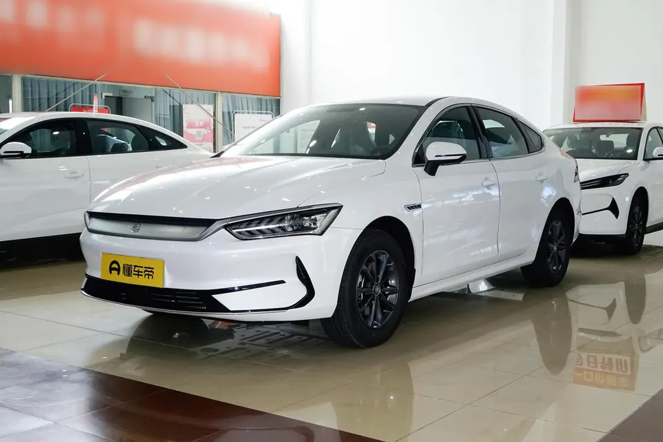 BYD Qin PLUS EV — пример автомобиля с китайского рынка; комплектация выбранного объявления может отличаться