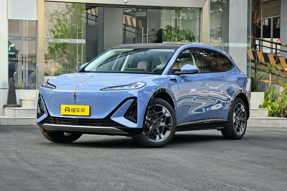 Hongqi Tiangong 06 — пример автомобиля с китайского рынка; комплектация выбранного объявления может отличаться