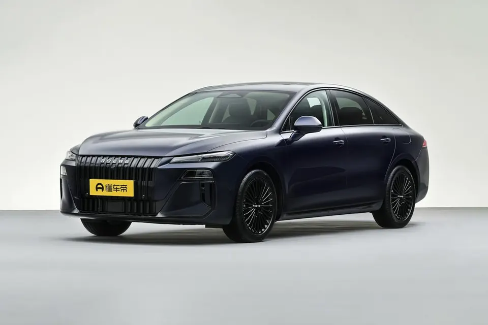 Roewe M7 DMH — пример автомобиля с китайского рынка; комплектация выбранного объявления может отличаться
