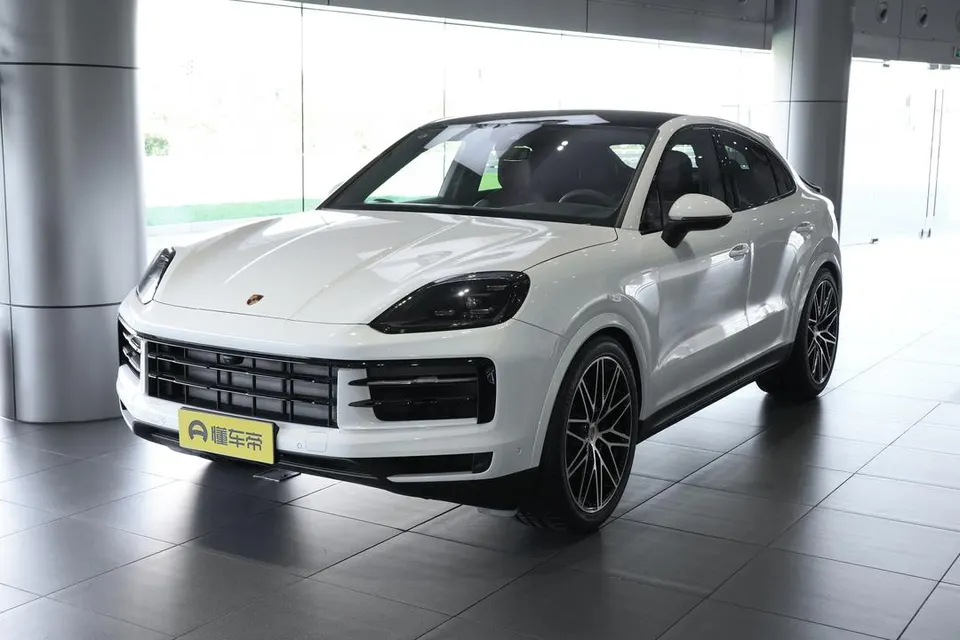 Porsche Cayenne Coupé — пример автомобиля с китайского рынка; комплектация выбранного объявления может отличаться