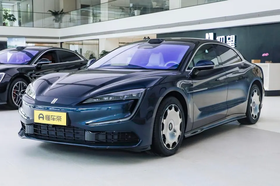 BYD Yangwang U7 PHEV — пример автомобиля с китайского рынка; комплектация выбранного объявления может отличаться
