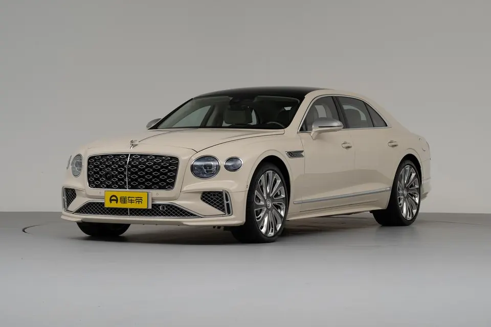 Bentley Flying Spur PHEV — пример автомобиля с китайского рынка; комплектация выбранного объявления может отличаться