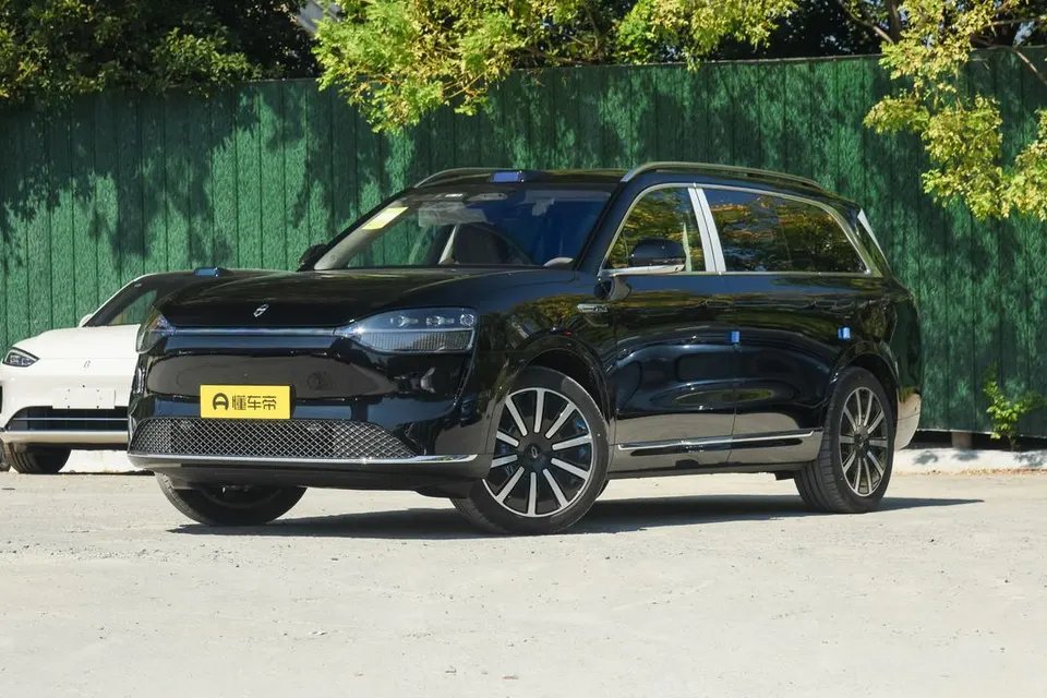 AITO M9 — пример автомобиля с китайского рынка; комплектация выбранного объявления может отличаться