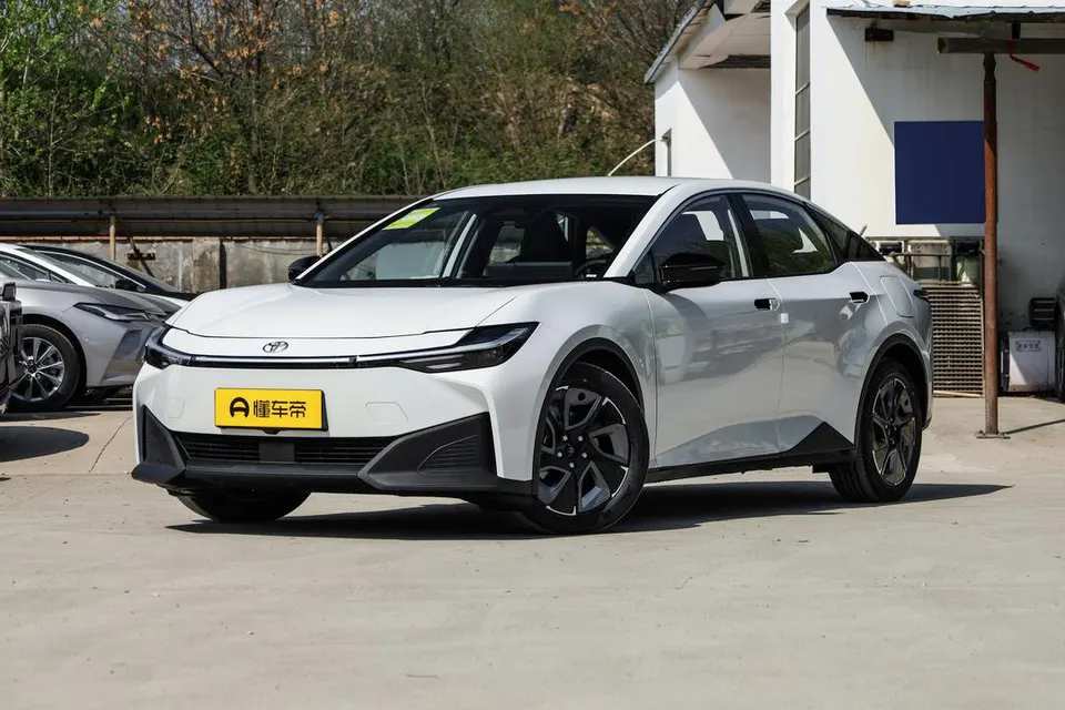 Toyota bZ3 — пример автомобиля с китайского рынка; комплектация выбранного объявления может отличаться