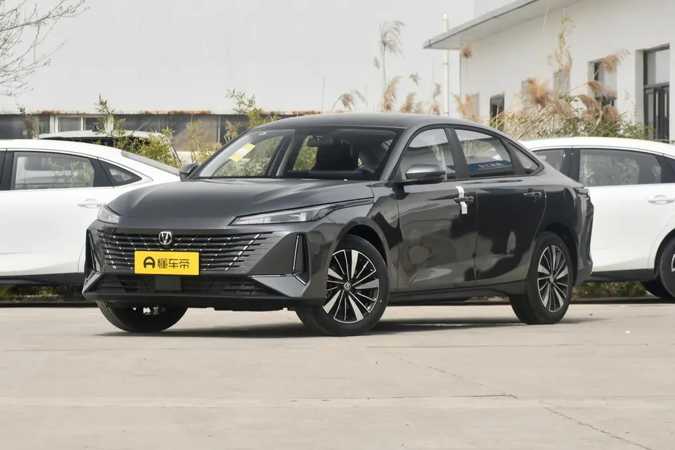 Changan Eado PHEV — пример автомобиля с китайского рынка; комплектация выбранного объявления может отличаться