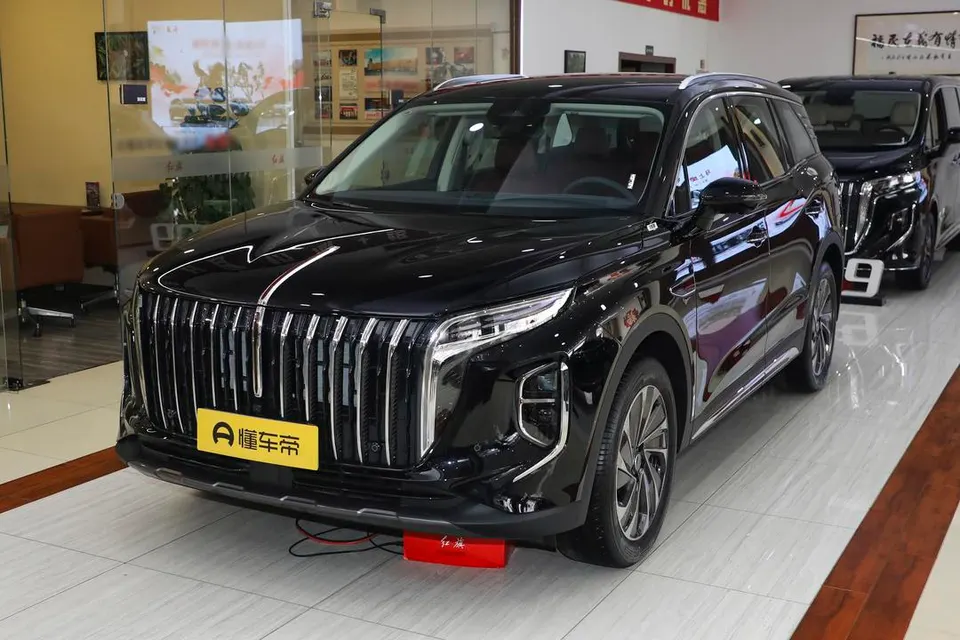 Hongqi HS7 PHEV — пример автомобиля с китайского рынка; комплектация выбранного объявления может отличаться
