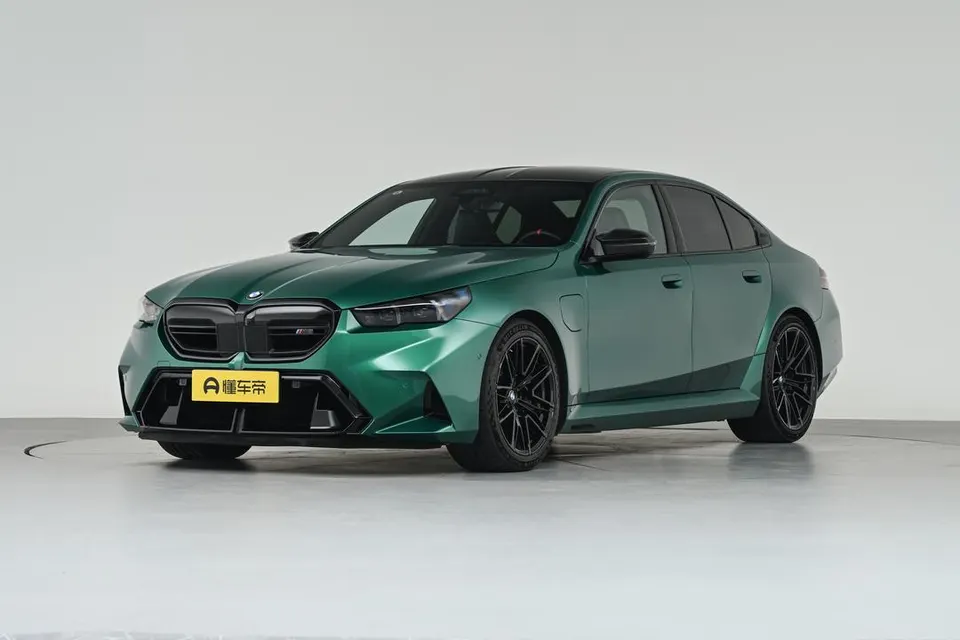BMW M5 PHEV — пример автомобиля с китайского рынка; комплектация выбранного объявления может отличаться