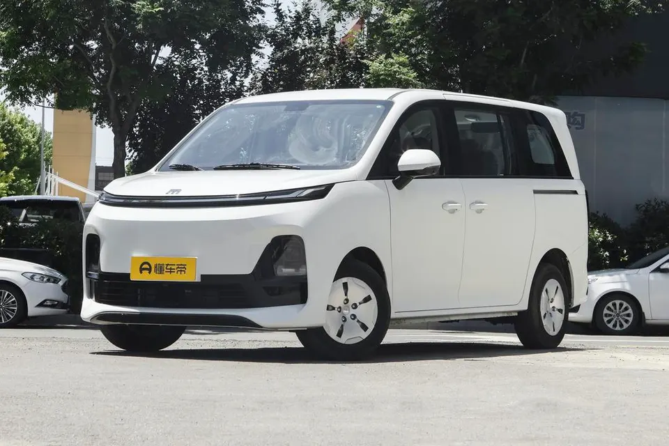 SRM Shineray Xiangshang V6 EV — пример автомобиля с китайского рынка; комплектация выбранного объявления может отличаться
