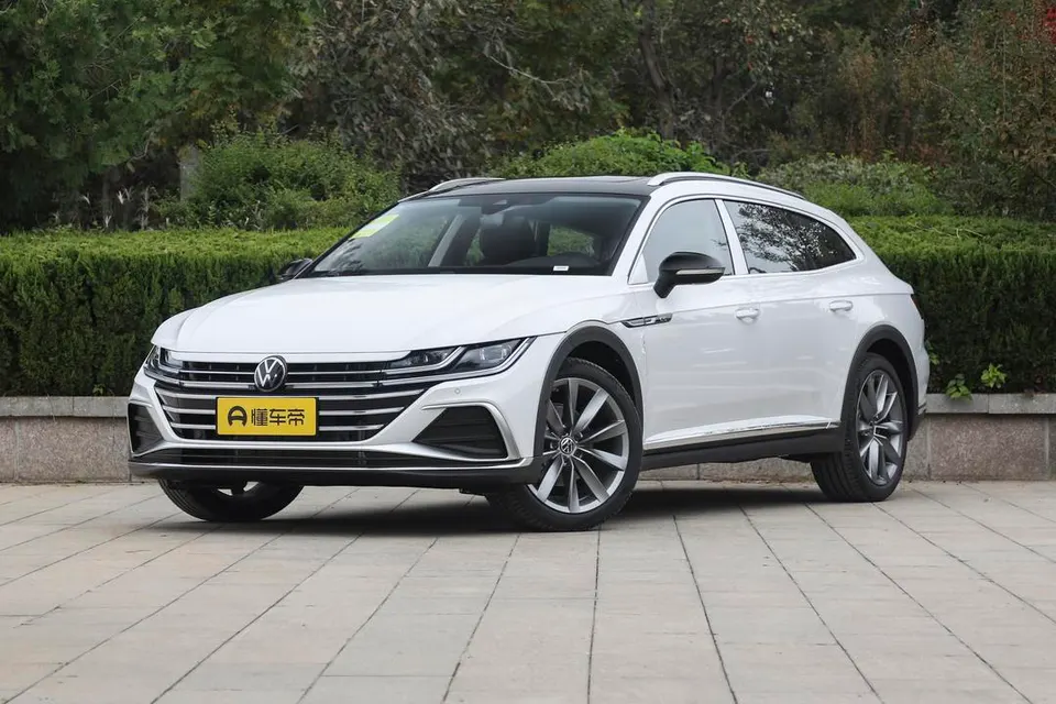 Volkswagen CC — пример автомобиля с китайского рынка; комплектация выбранного объявления может отличаться