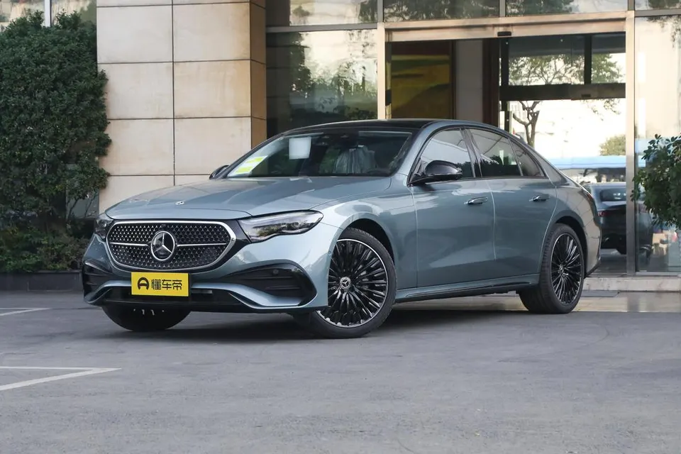 Mercedes-Benz E-Class (imported) — пример автомобиля с китайского рынка; комплектация выбранного объявления может отличаться
