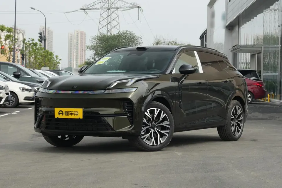 Lynk & Co 08 EM-P — пример автомобиля с китайского рынка; комплектация выбранного объявления может отличаться
