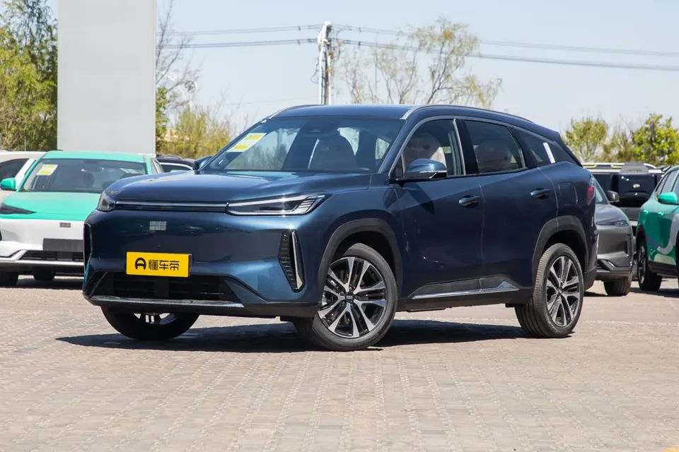 Geely Galaxy M7 — пример автомобиля с китайского рынка; комплектация выбранного объявления может отличаться