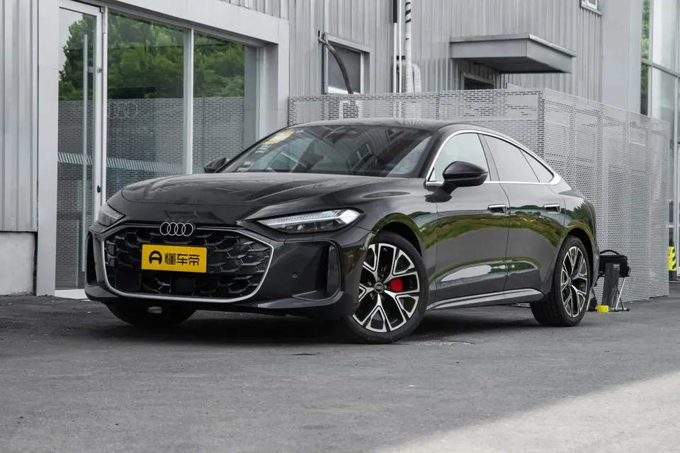 Audi A5L Sportback — пример автомобиля с китайского рынка; комплектация выбранного объявления может отличаться