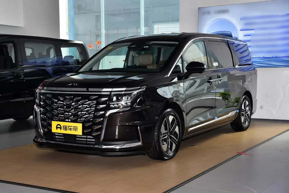 JAC Refine (Sollers) RF8 PHEV — пример автомобиля с китайского рынка; комплектация выбранного объявления может отличаться