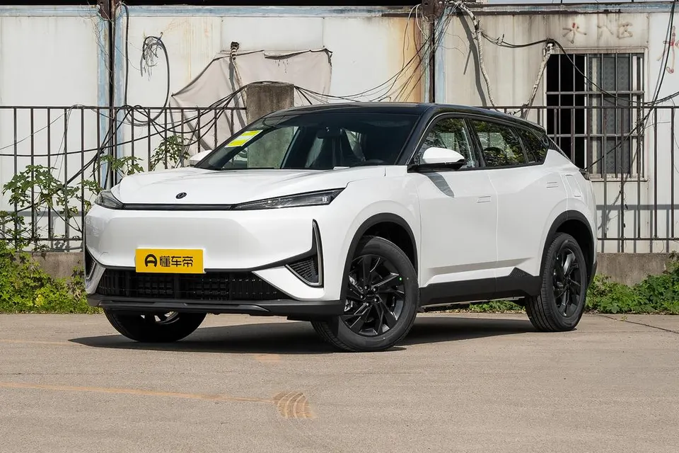 Dongfeng Aeolus L7 PHEV — пример автомобиля с китайского рынка; комплектация выбранного объявления может отличаться