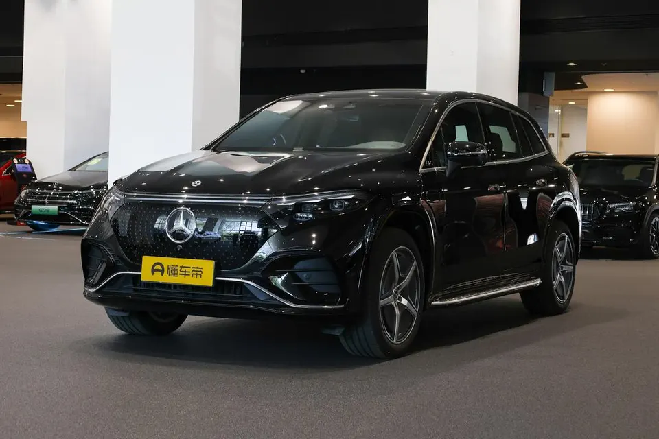 Mercedes-Benz EQS SUV — пример автомобиля с китайского рынка; комплектация выбранного объявления может отличаться