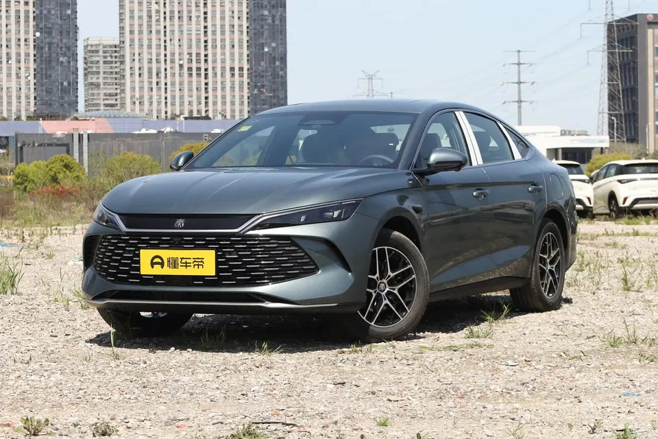 BYD Qin L DM — пример автомобиля с китайского рынка; комплектация выбранного объявления может отличаться