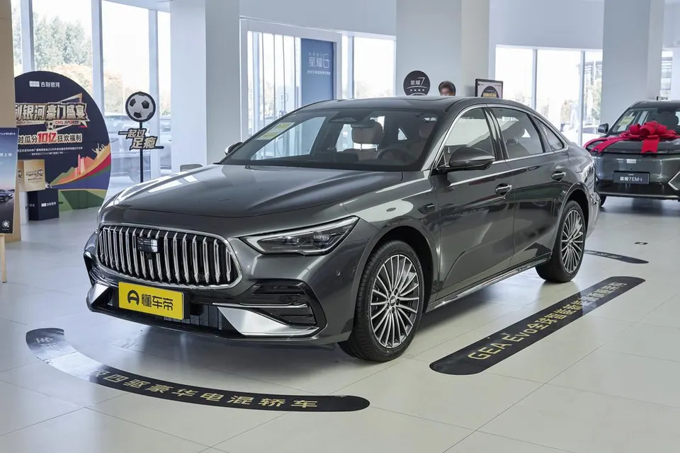 Geely Galaxy Starlight 7 — пример автомобиля с китайского рынка; комплектация выбранного объявления может отличаться