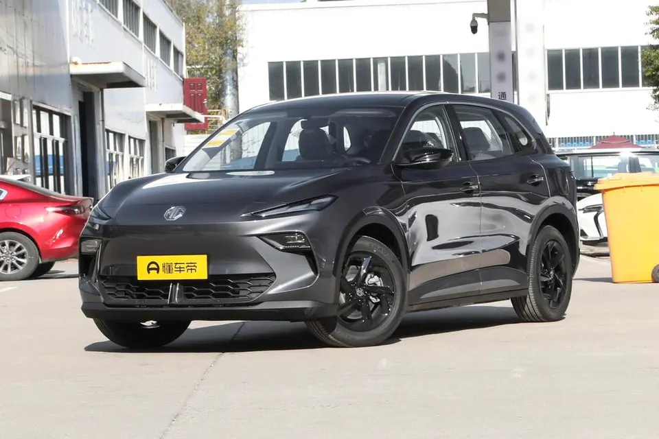 MG ES5 — пример автомобиля с китайского рынка; комплектация выбранного объявления может отличаться
