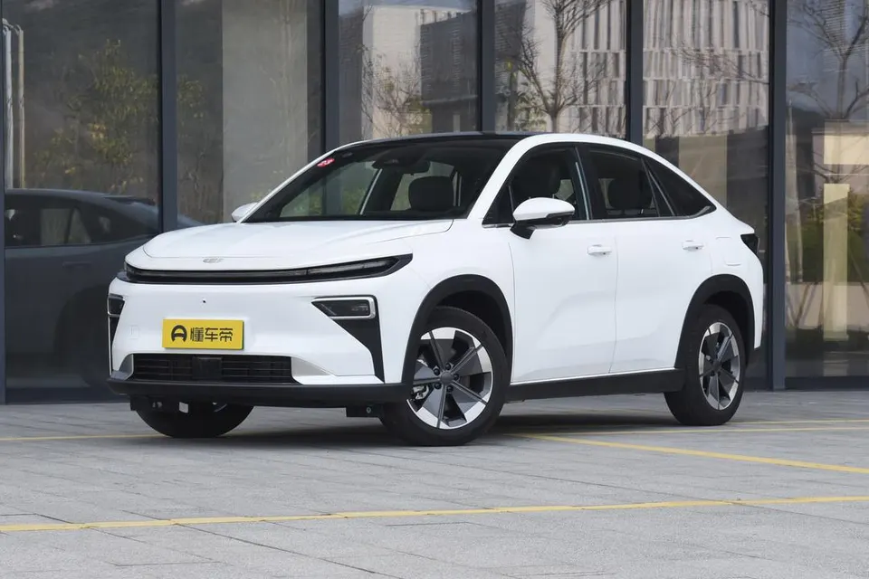 Geely Boyue REV — пример автомобиля с китайского рынка; комплектация выбранного объявления может отличаться