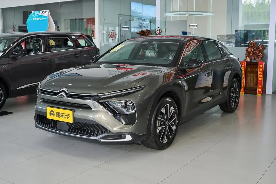 Citroën C5 X — пример автомобиля с китайского рынка; комплектация выбранного объявления может отличаться