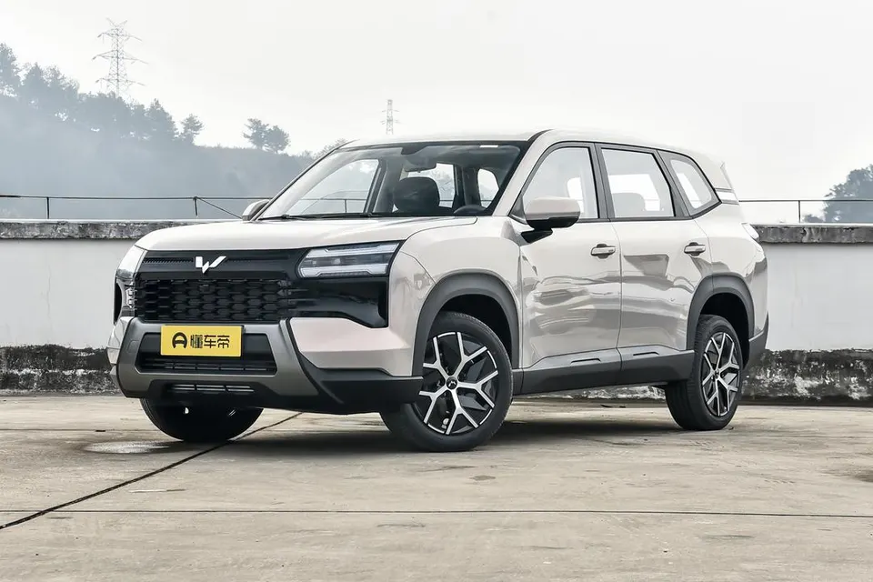 Wuling Starlight 560 — пример автомобиля с китайского рынка; комплектация выбранного объявления может отличаться