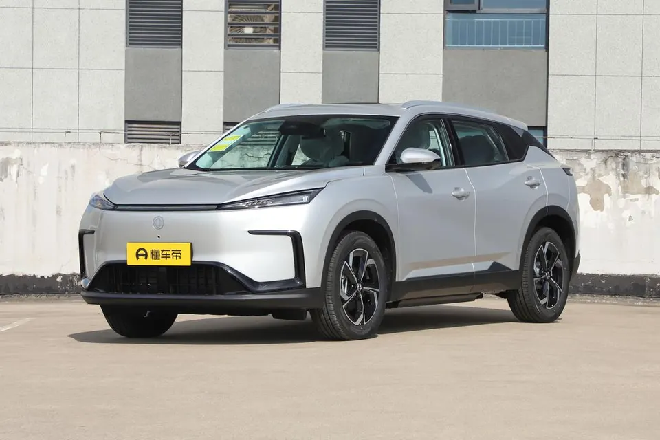 Dongfeng Aeolus L8Y — пример автомобиля с китайского рынка; комплектация выбранного объявления может отличаться