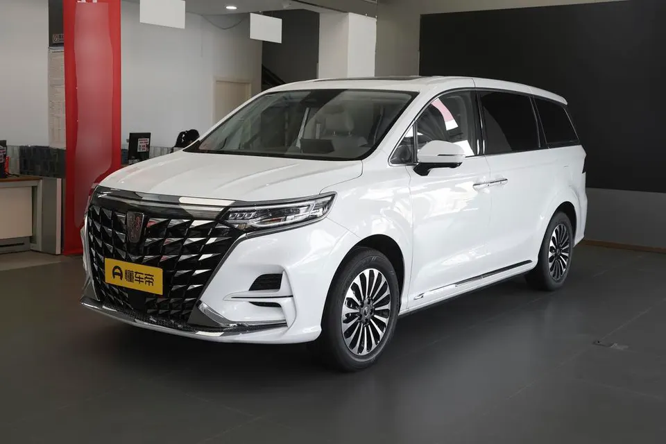 Roewe iMAX8 DMH — пример автомобиля с китайского рынка; комплектация выбранного объявления может отличаться